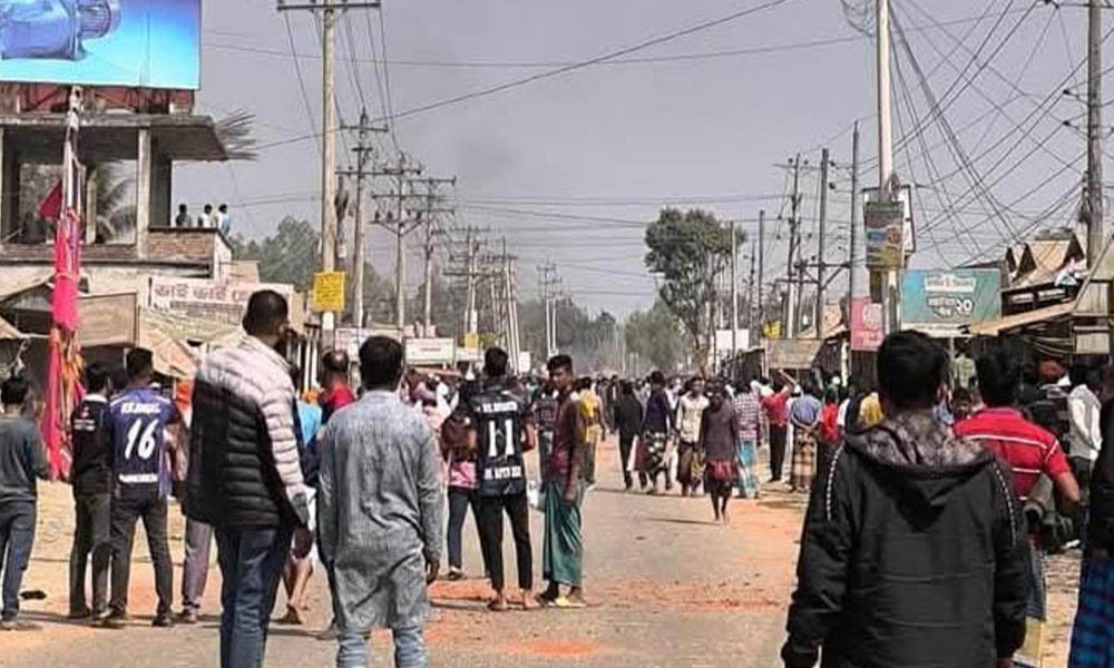 ইভটিজিংকে কেন্দ্র করে দুই গ্রামবাসীর মধ্যে সংঘর্ষে আহত ৩০